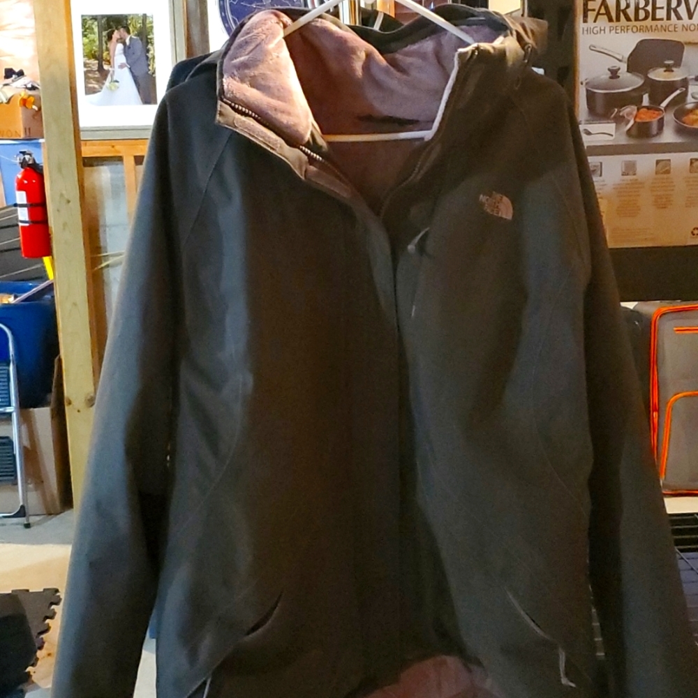 Like new*womens*North Face winter jacket*
